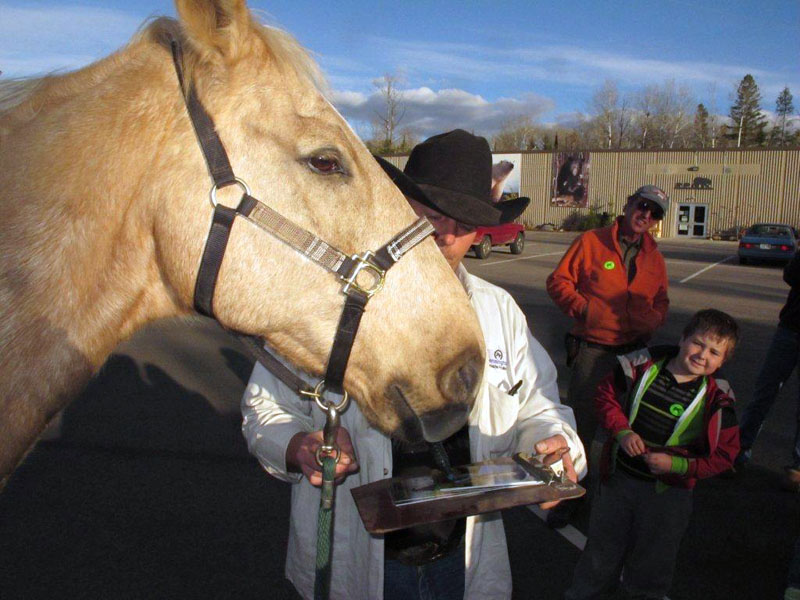 Dusty signs autographs - Oct 20, 2012