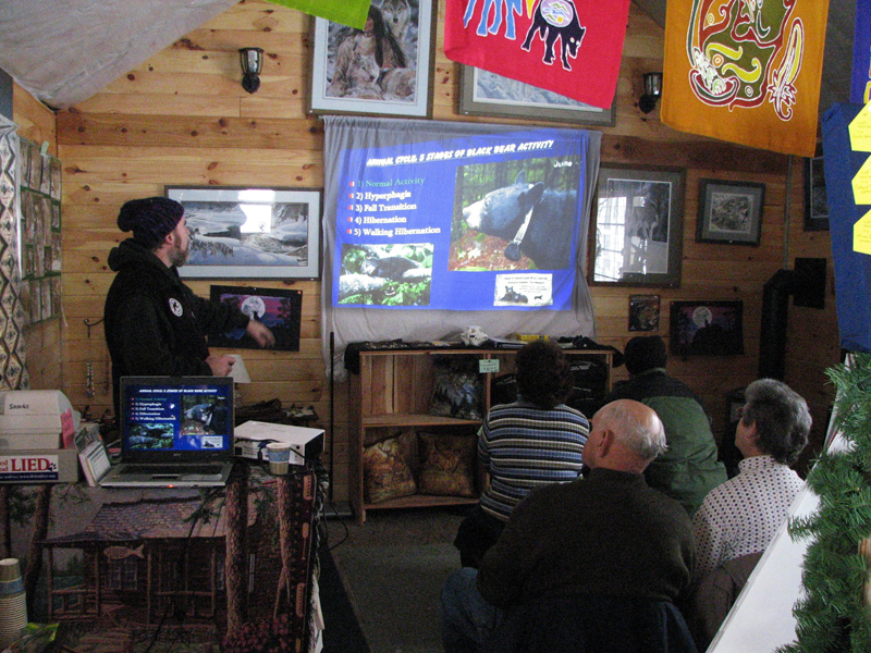 Tom_Hennigan_presents